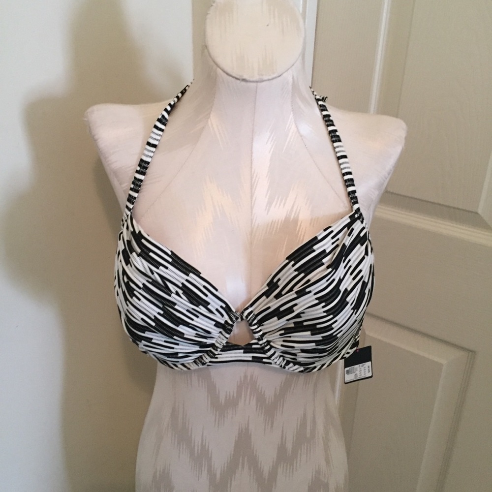 Victoria’s Secret bikini top 36D NWT $53.50